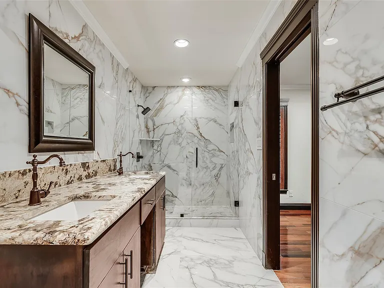 4900 Balcones Dr — Photo 36