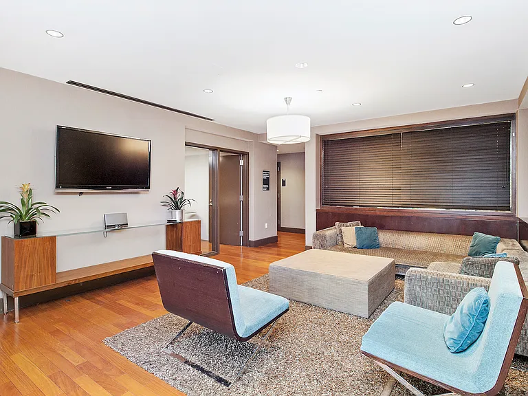 225 E 34th St #7B — Photo 18