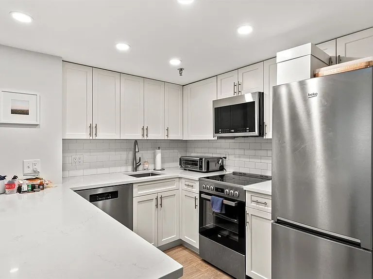 145 Pinckney St #323 — Photo 8