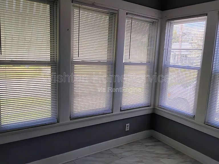 159 W Locust St — Photo 15