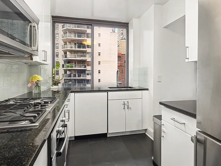 300 E 64th St #10A — Photo 5
