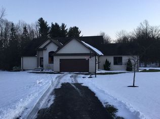 10441 Meadowhurst Ln, Chardon, OH 44024