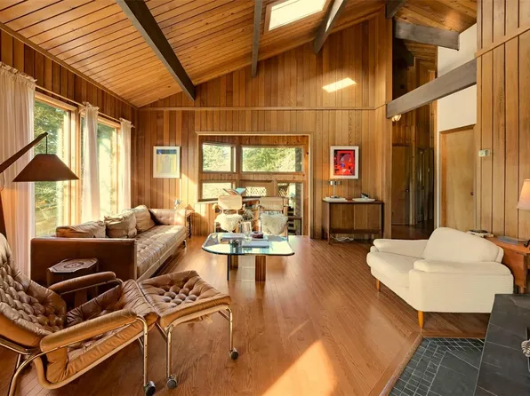 6587 W Saanich Rd, Central Saanich, BC V8M