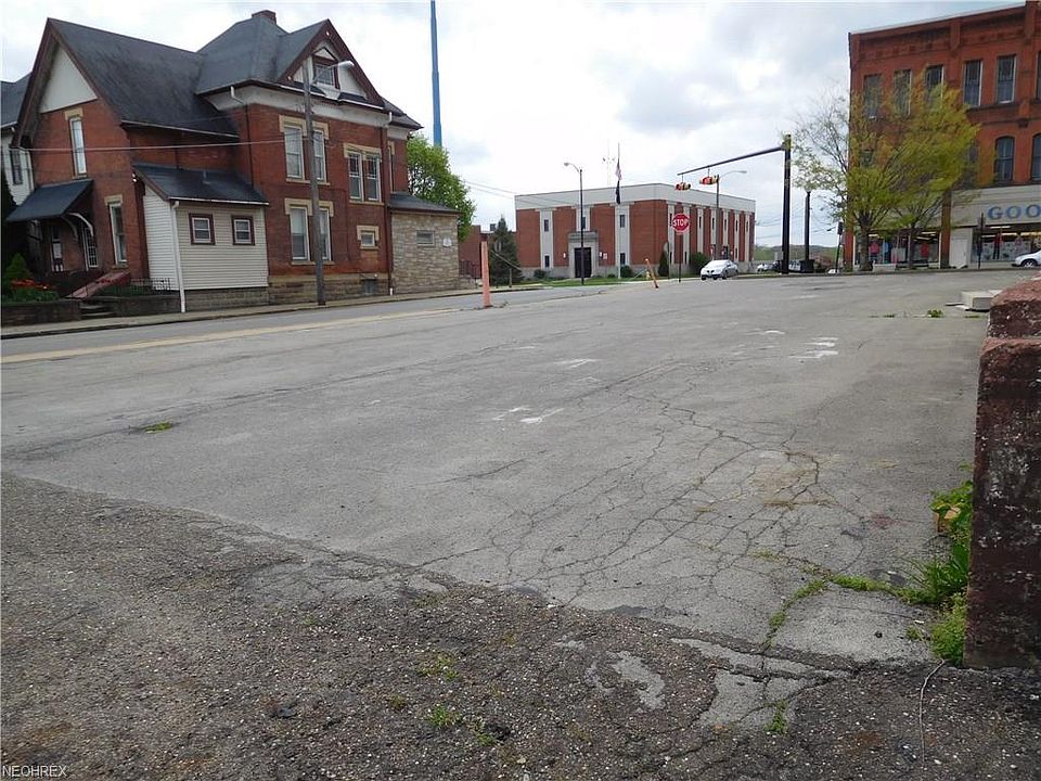 2nd image of 184 S Broadway Ave
