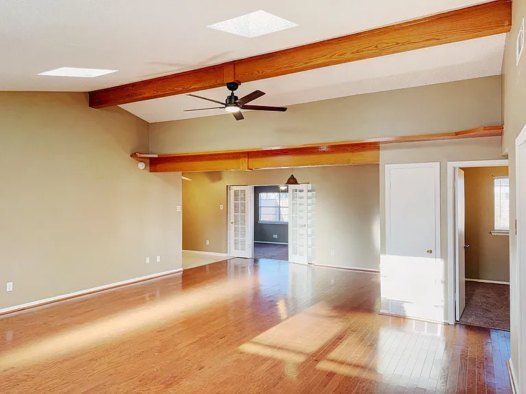 2837 Lowell Dr — Photo 10