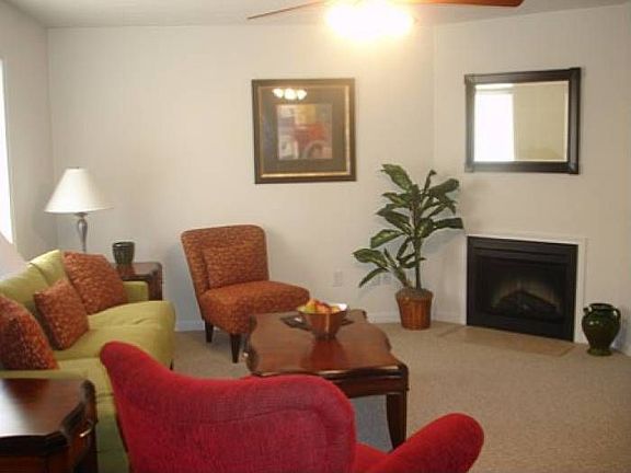 living room w/ fireplace