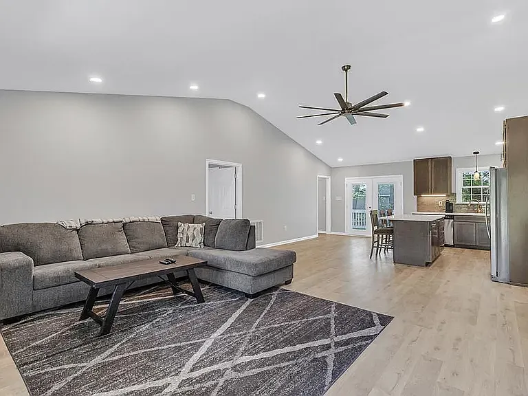 3 bed, 1500 sqft, $1,875 — Photo 3