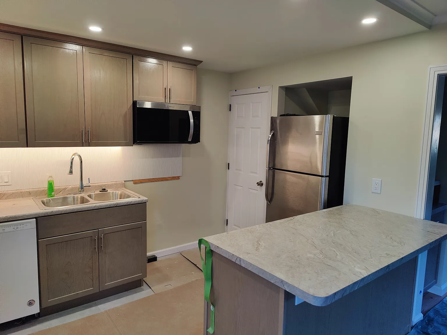 2 bed, 1.5 bath, 1160 sqft, $2,750 — Photo 2