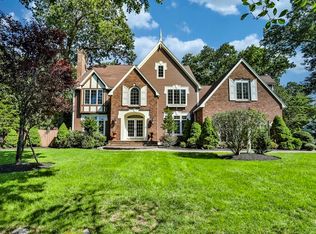 26 Apple Hill Ln, Lynnfield, MA 01940
