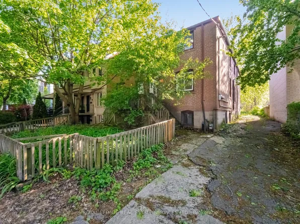 78 Lewis St #76, Toronto, ON M4M 2H3