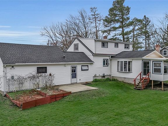 3rd image of 3494 Bowen Rd