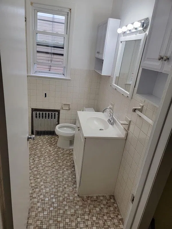3 bed, 1.0 bath, 1300 sqft, $2,700 — Photo 4