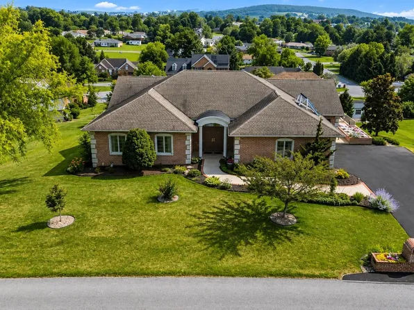10785 Rinehart Dr, Waynesboro, PA 17268