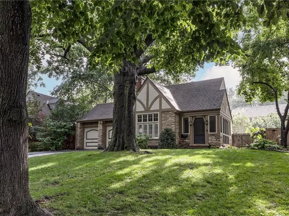 5435 Aberdeen Rd, Fairway, KS 66205