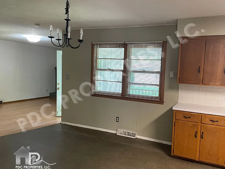 832 S Luster Ave — Photo 10