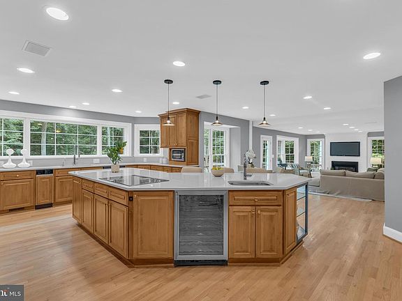 5th image of 6811 Brimstone Ln