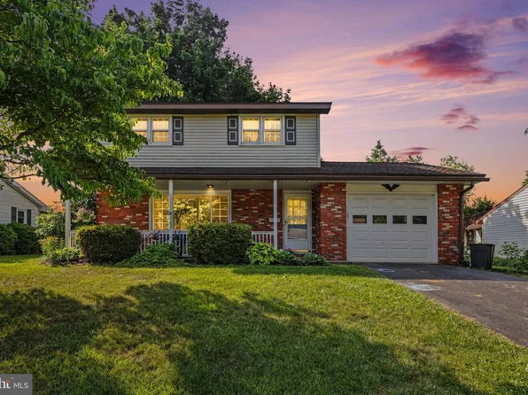 815 Fairview Rd, Carlisle, PA 17013