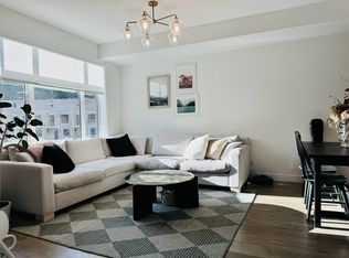 2035 Glenaire Dr #222, North Vancouver, BC V7P1Y2