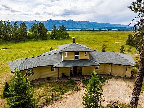 5th image of 10885 Callender Rd