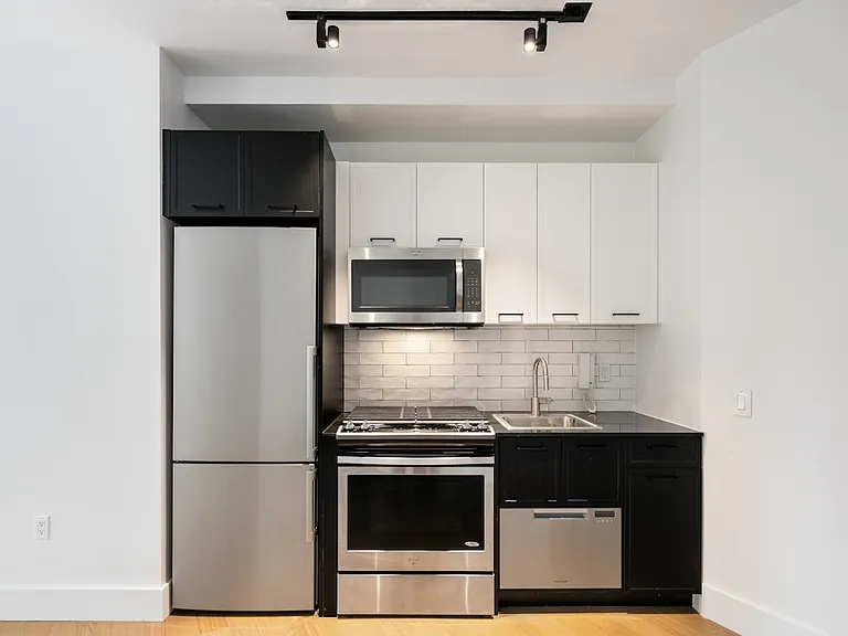 63 Wall St #22G — Photo 6