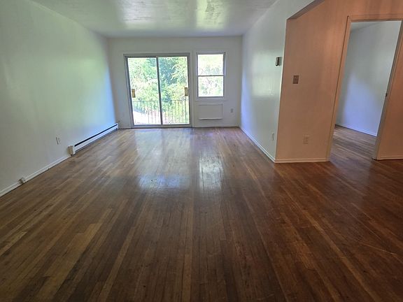 2nd image of 1333 Bell Blvd #C1