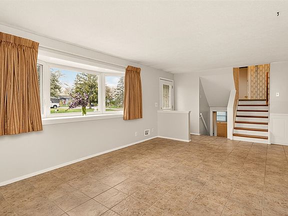 4th image of 110 Colonnade Dr