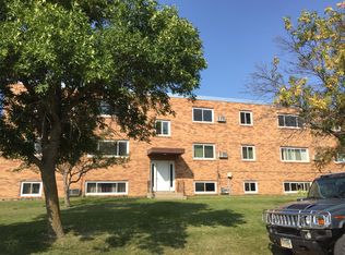 910 Maple St APT 17, Lisbon, ND 58054