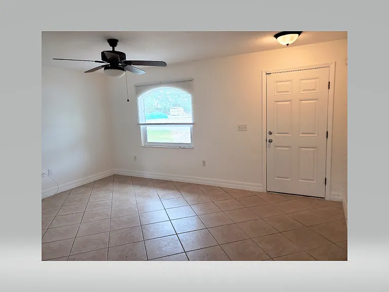 719 23rd St E — Photo 2