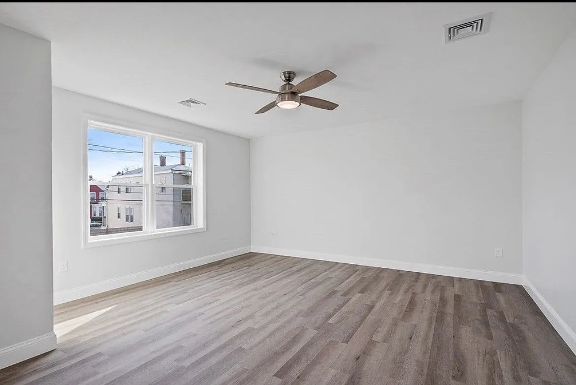 24 Bruce Pl — Photo 3