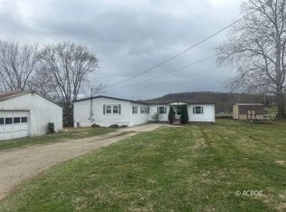 915 Charles St, Logan, OH 43138