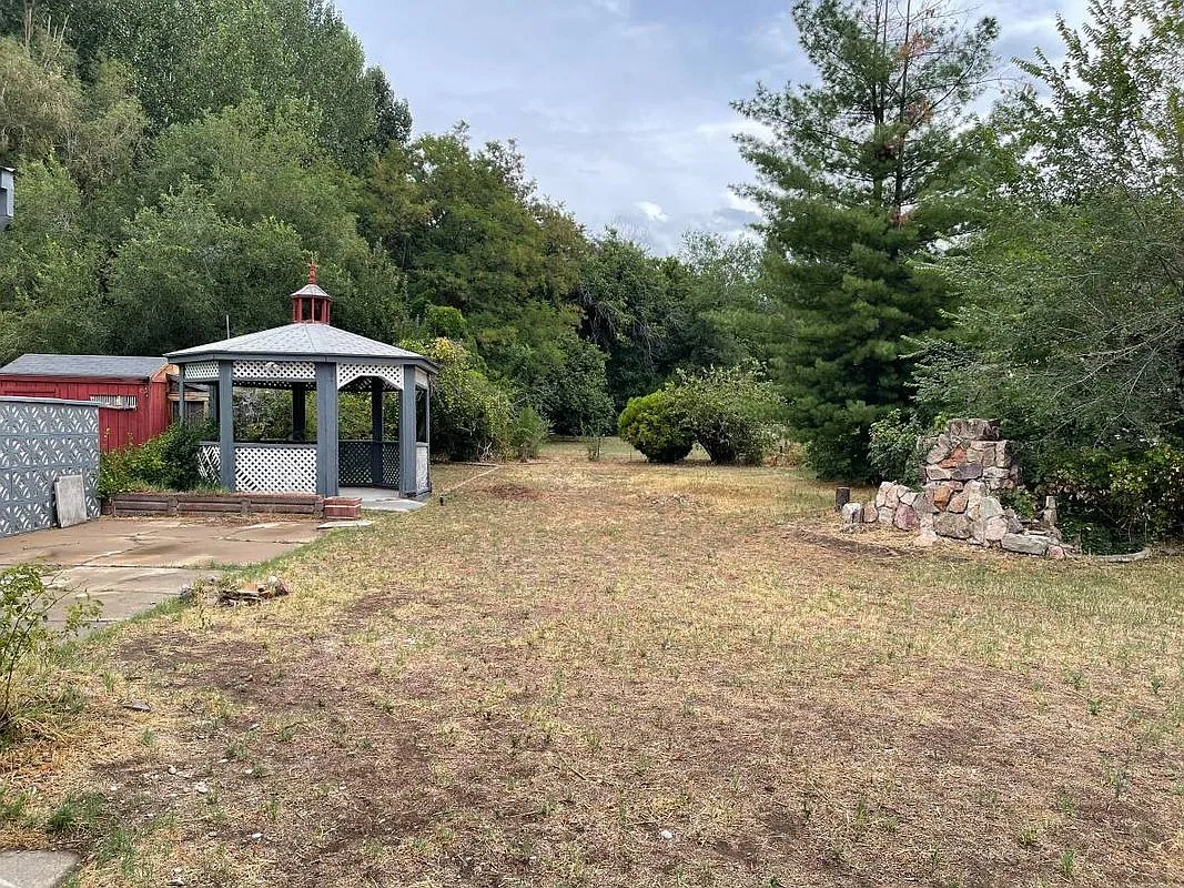 5 bed, 2.0 bath, 2300 sqft, $650 — Photo 4