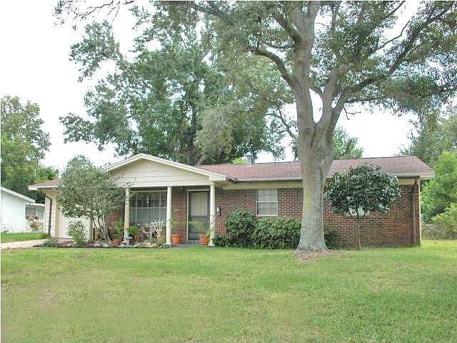 1st image of 8 Caswell Cir