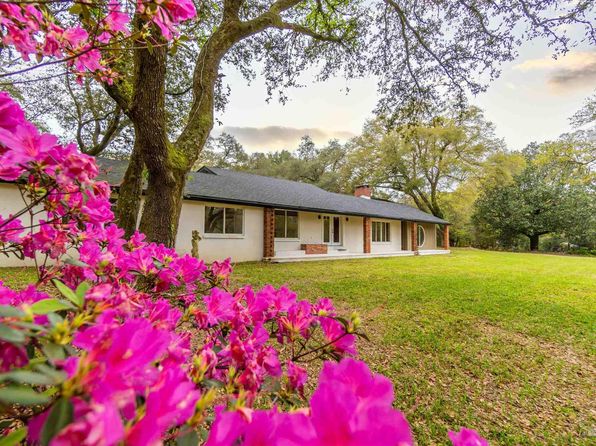 5205 Bankhead Dr, Pensacola, FL 32526