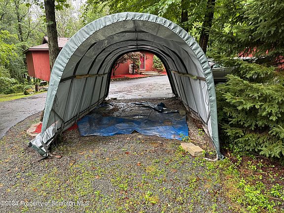 3rd image of 813 White Oak Dr
