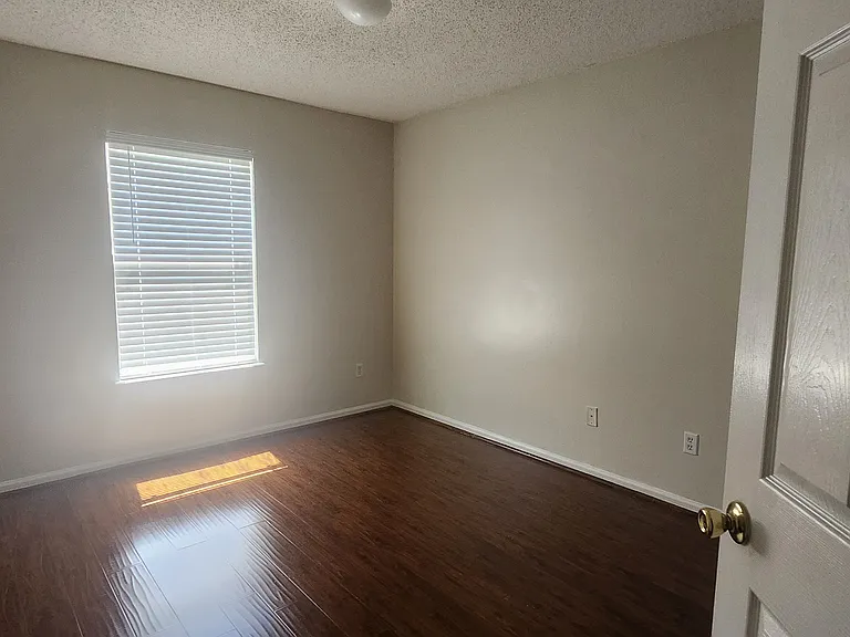 922 Cherry Point Way — Photo 3