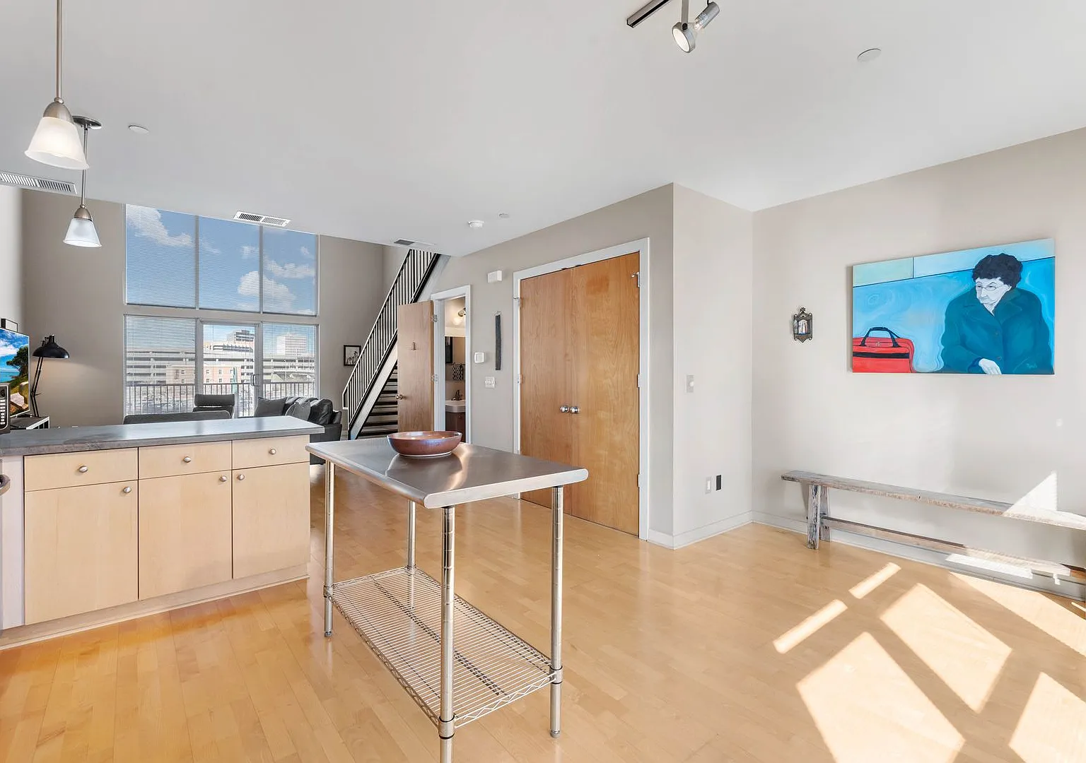 Luxury Furnished Loft on Broadway — Photo 4