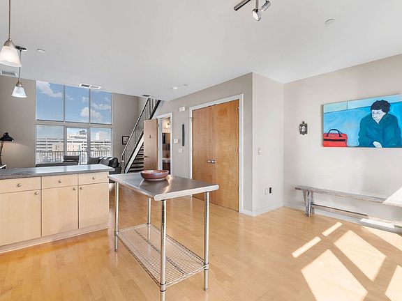 4th image of 316 Broadway Blvd NE