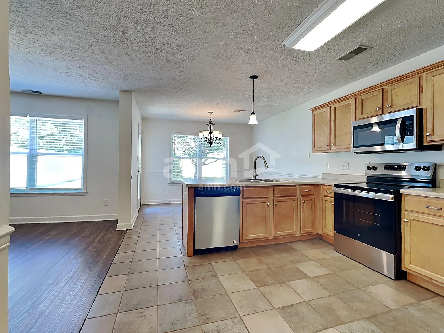 3 bed, 2.5 bath, 1459 sqft, $2,075 — Photo 4