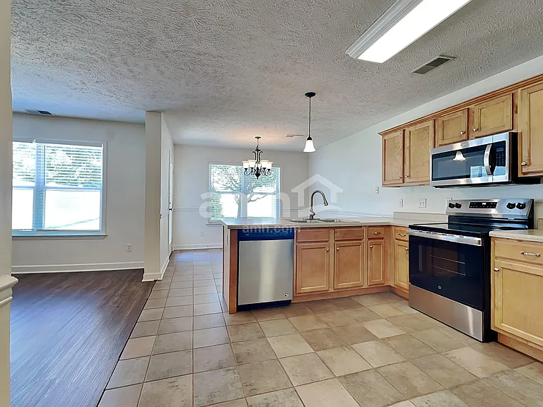 1504 Beaconcrest Cir — Photo 4