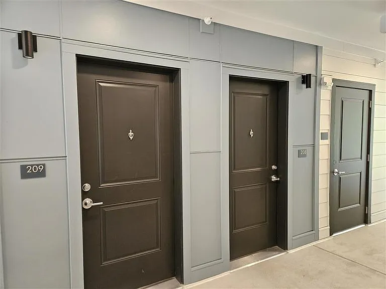Lakeshore Villas — Photo 13