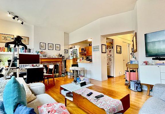 3rd image of 355 W End Ave APT 4F