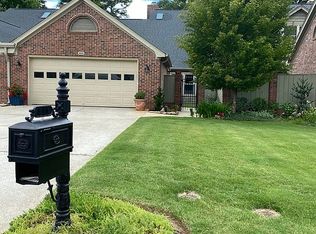 411 Hunters Cir, Greenville, SC 29617
