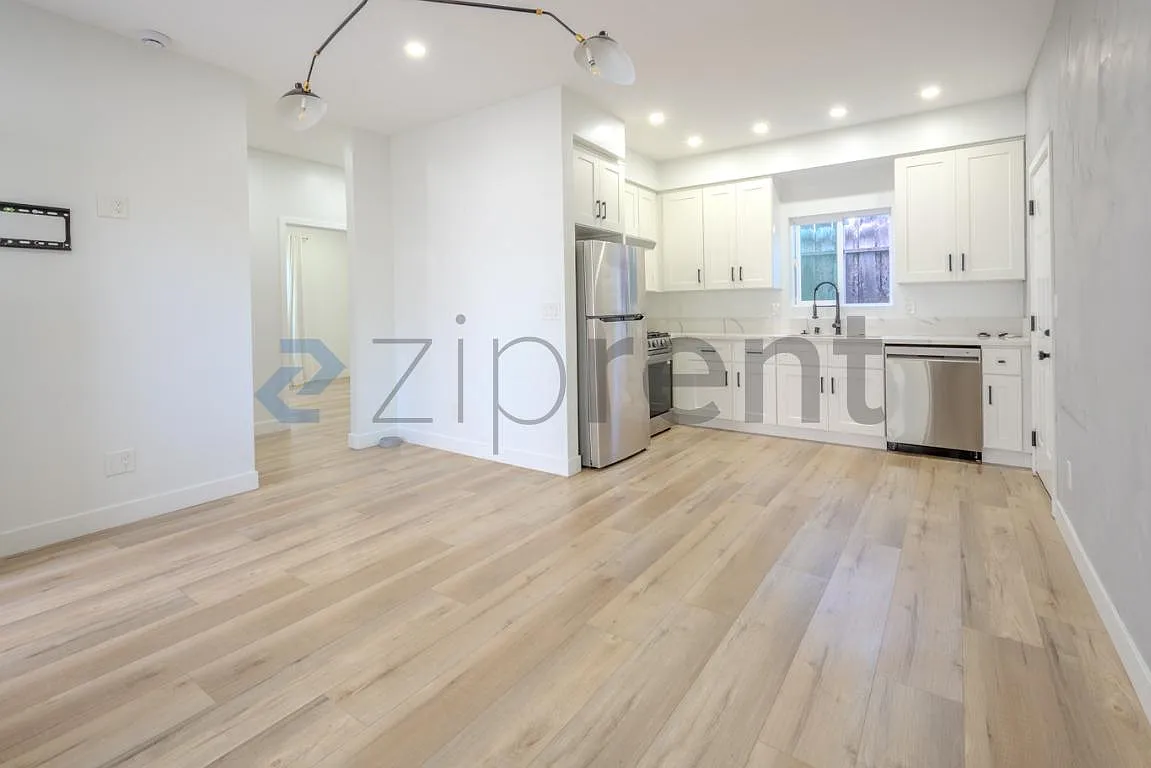 1 bed, 384 sqft, $2,250 — Photo 2