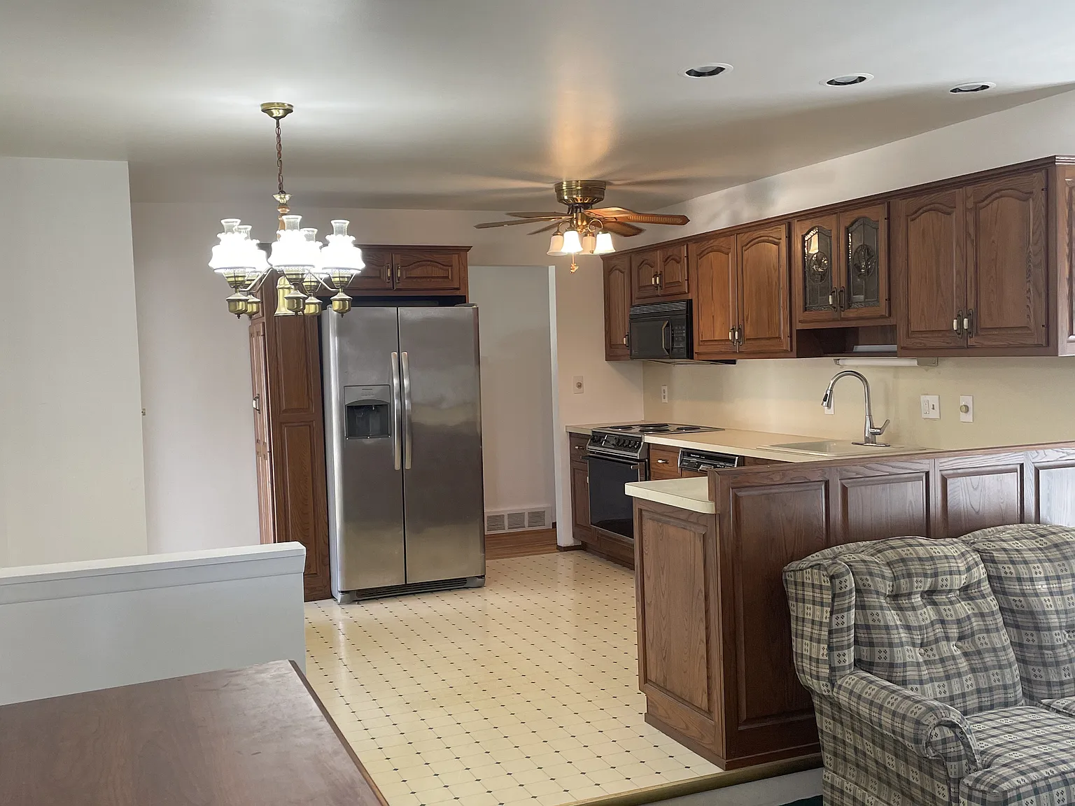3 bed, 2308 sqft, $2,300 — Photo 4