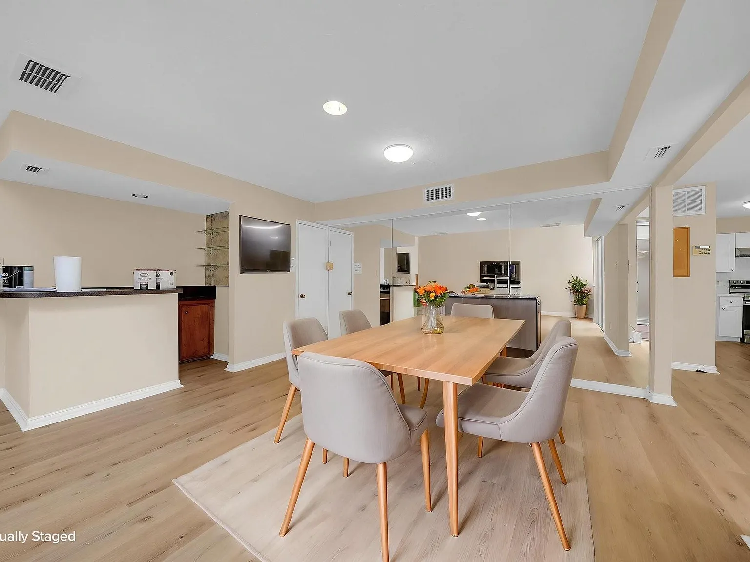 2 bed, 2.5 bath, 2496 sqft, $2,800 — Photo 2