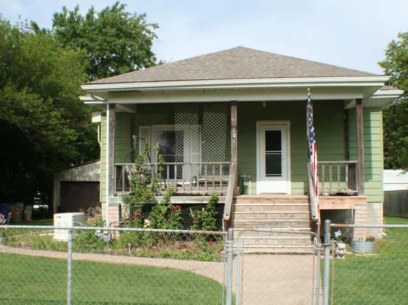 121 S Willow St, Douglass, KS 67039