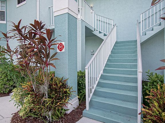 4th image of 1123 SW Swan Lake Circle #303