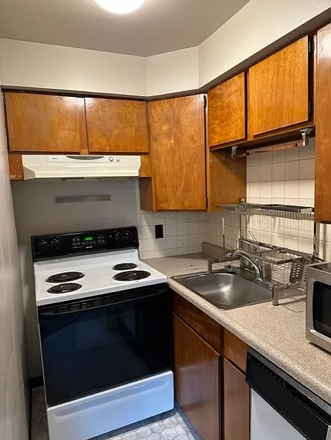 Building Photo - 811 N Motor Pl #7