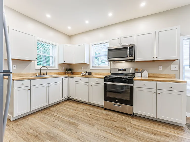 1239 S Plymouth Ave — Photo 19