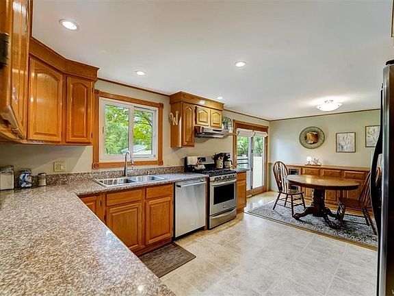 4th image of 5101 Bradley Ln